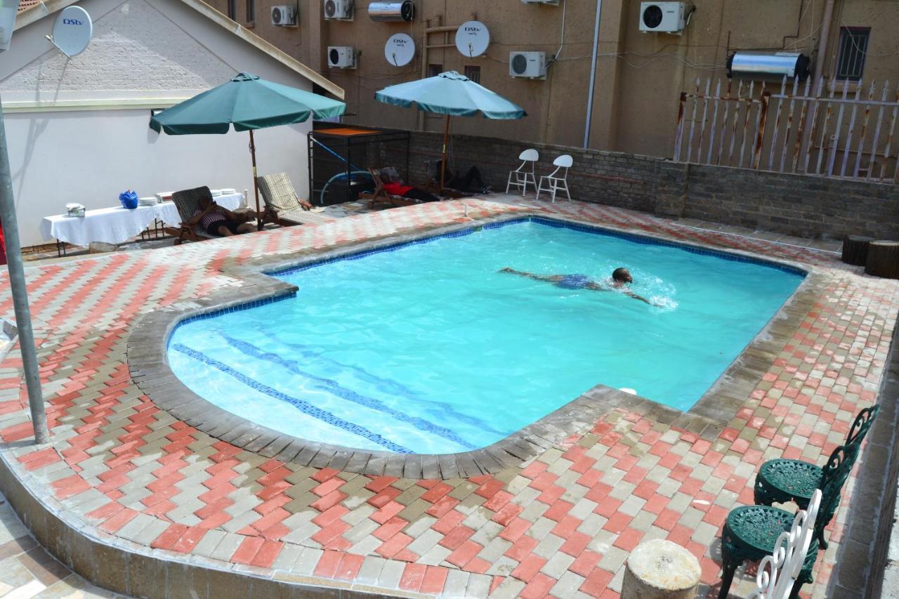 Kamogelo Guest House 兰斯堡 外观 照片