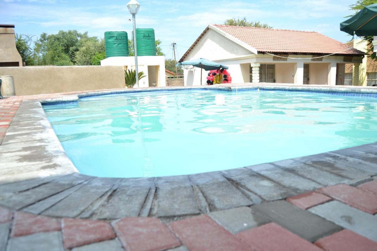 Kamogelo Guest House 兰斯堡 外观 照片