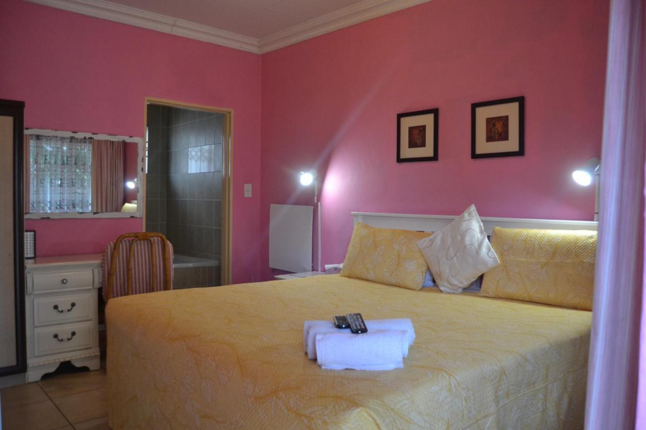 Kamogelo Guest House 兰斯堡 外观 照片