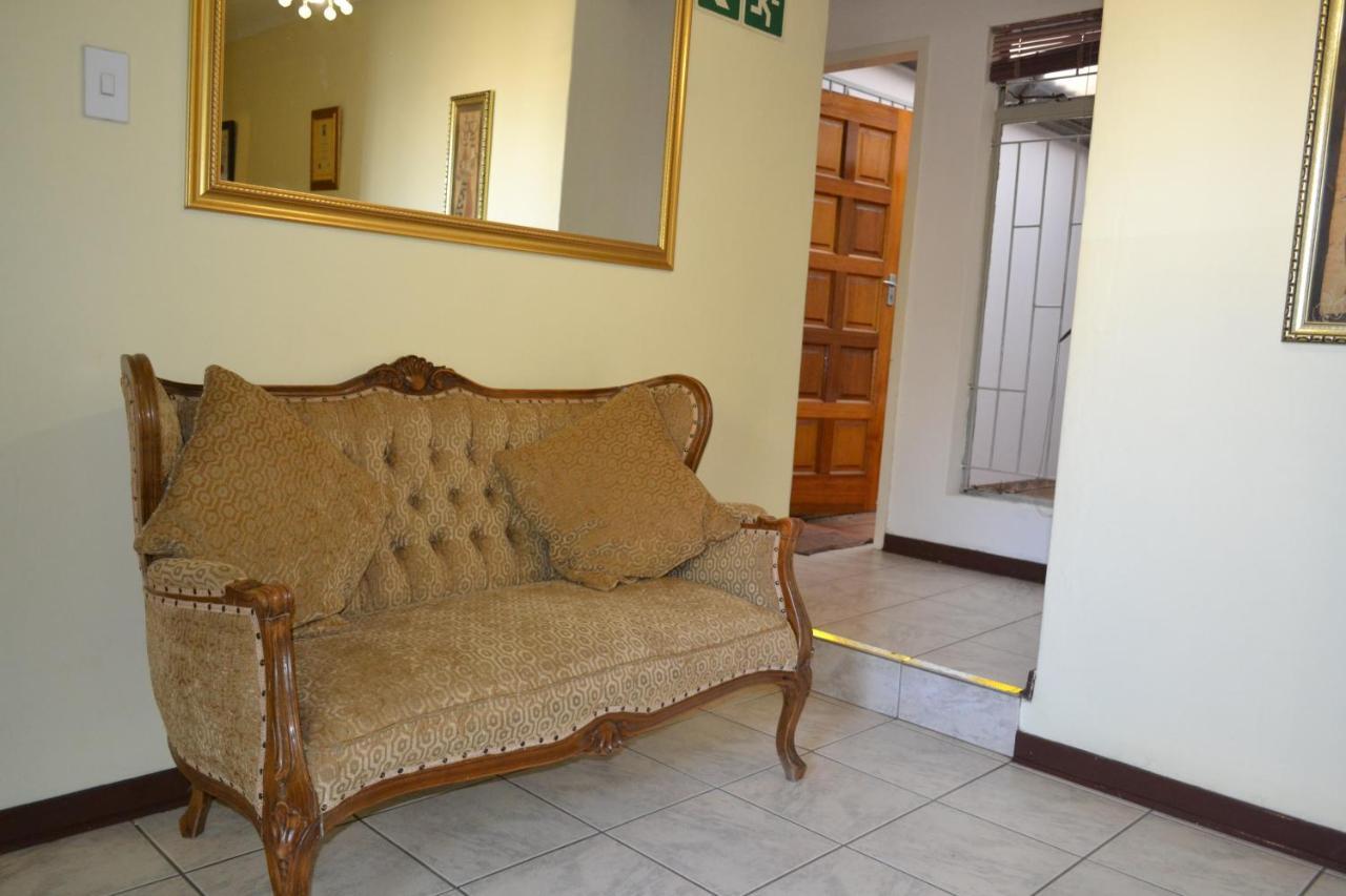 Kamogelo Guest House 兰斯堡 外观 照片