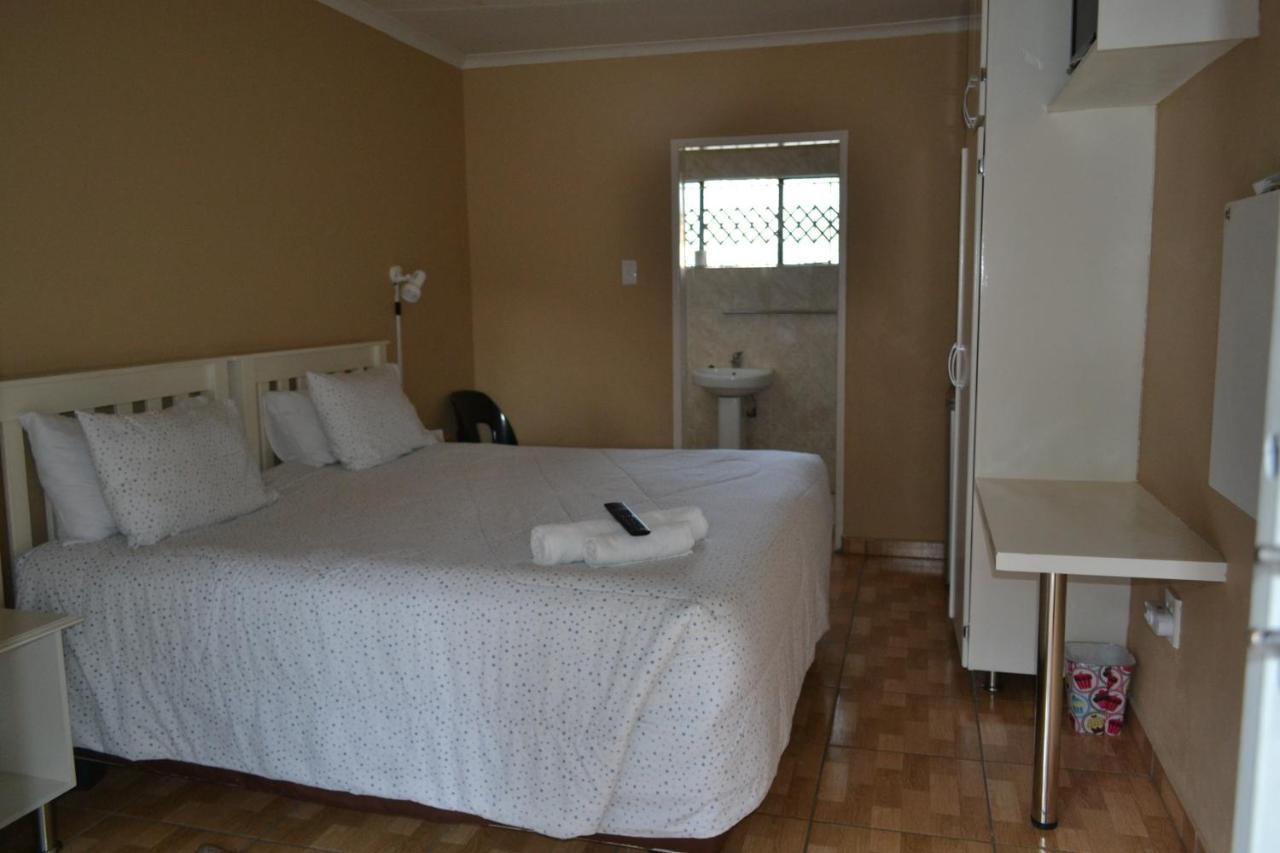 Kamogelo Guest House 兰斯堡 外观 照片