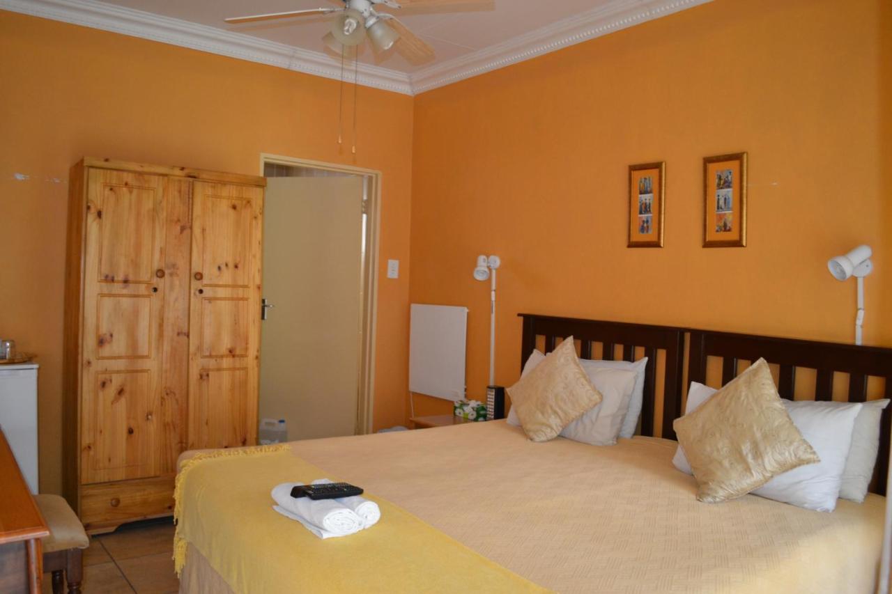 Kamogelo Guest House 兰斯堡 外观 照片
