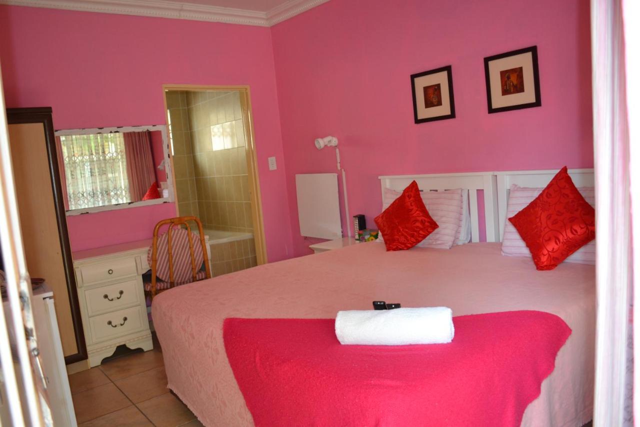 Kamogelo Guest House 兰斯堡 外观 照片