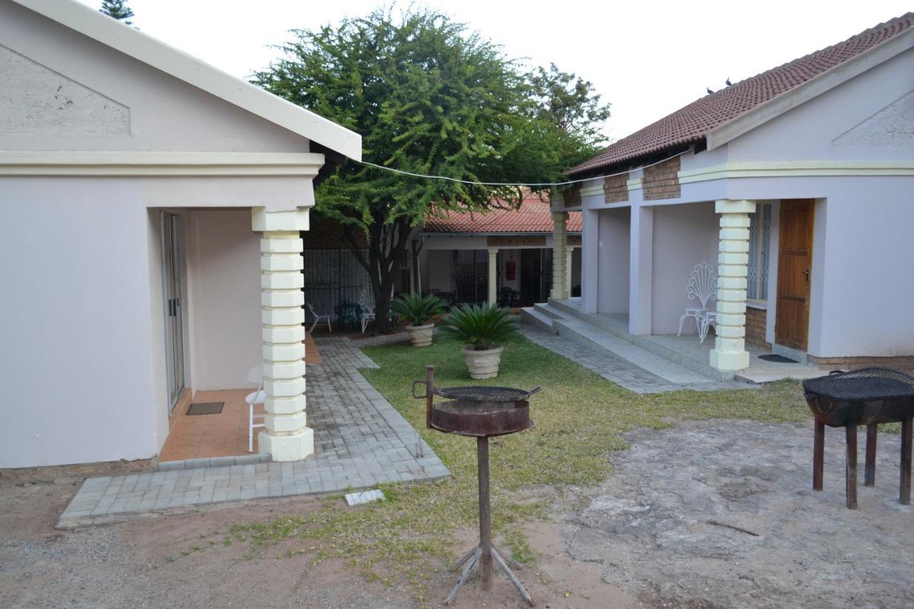 Kamogelo Guest House 兰斯堡 外观 照片