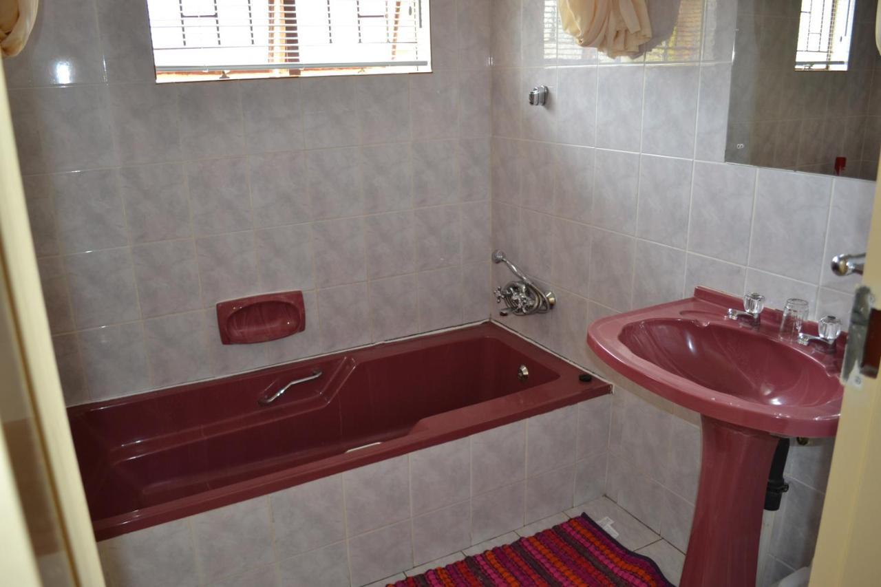 Kamogelo Guest House 兰斯堡 外观 照片