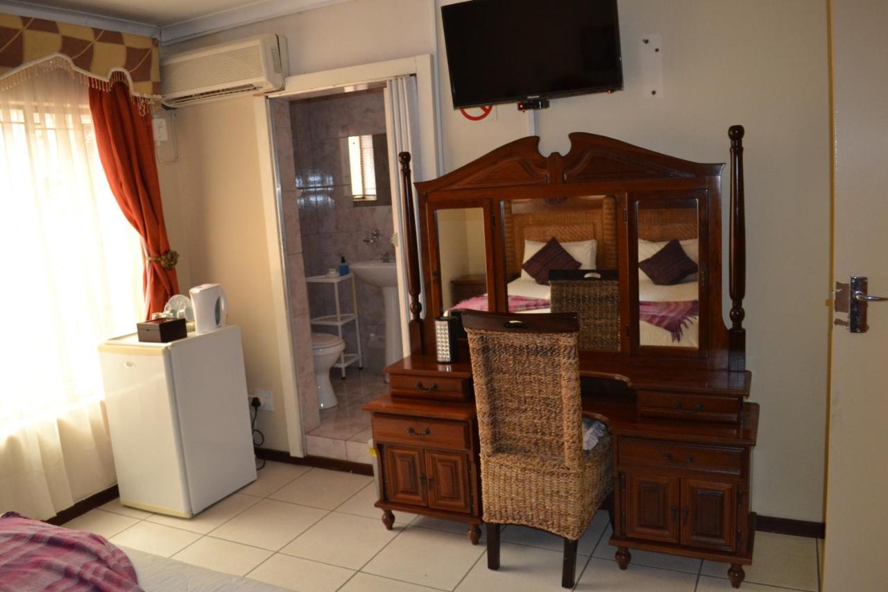 Kamogelo Guest House 兰斯堡 外观 照片