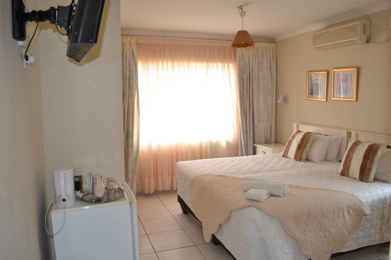 Kamogelo Guest House 兰斯堡 外观 照片